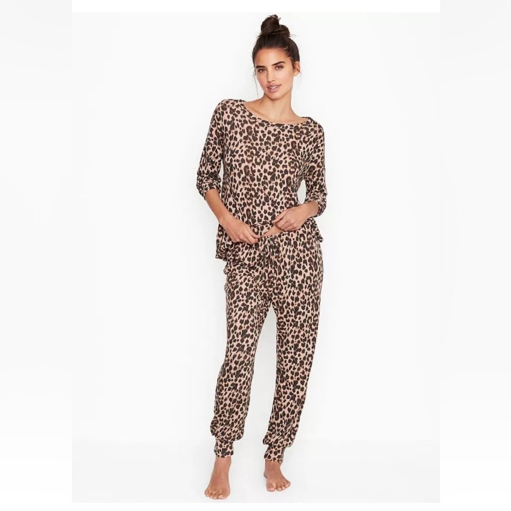 Victorias Secret Knit Crewneck & Jogger Set Beige Leopard Spots